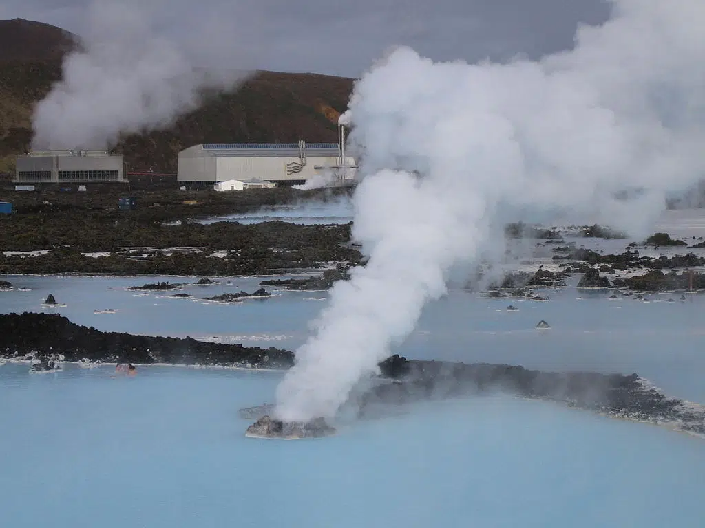 https://commons.wikimedia.org/wiki/File:Iceland_Geothermal_facility.jpg